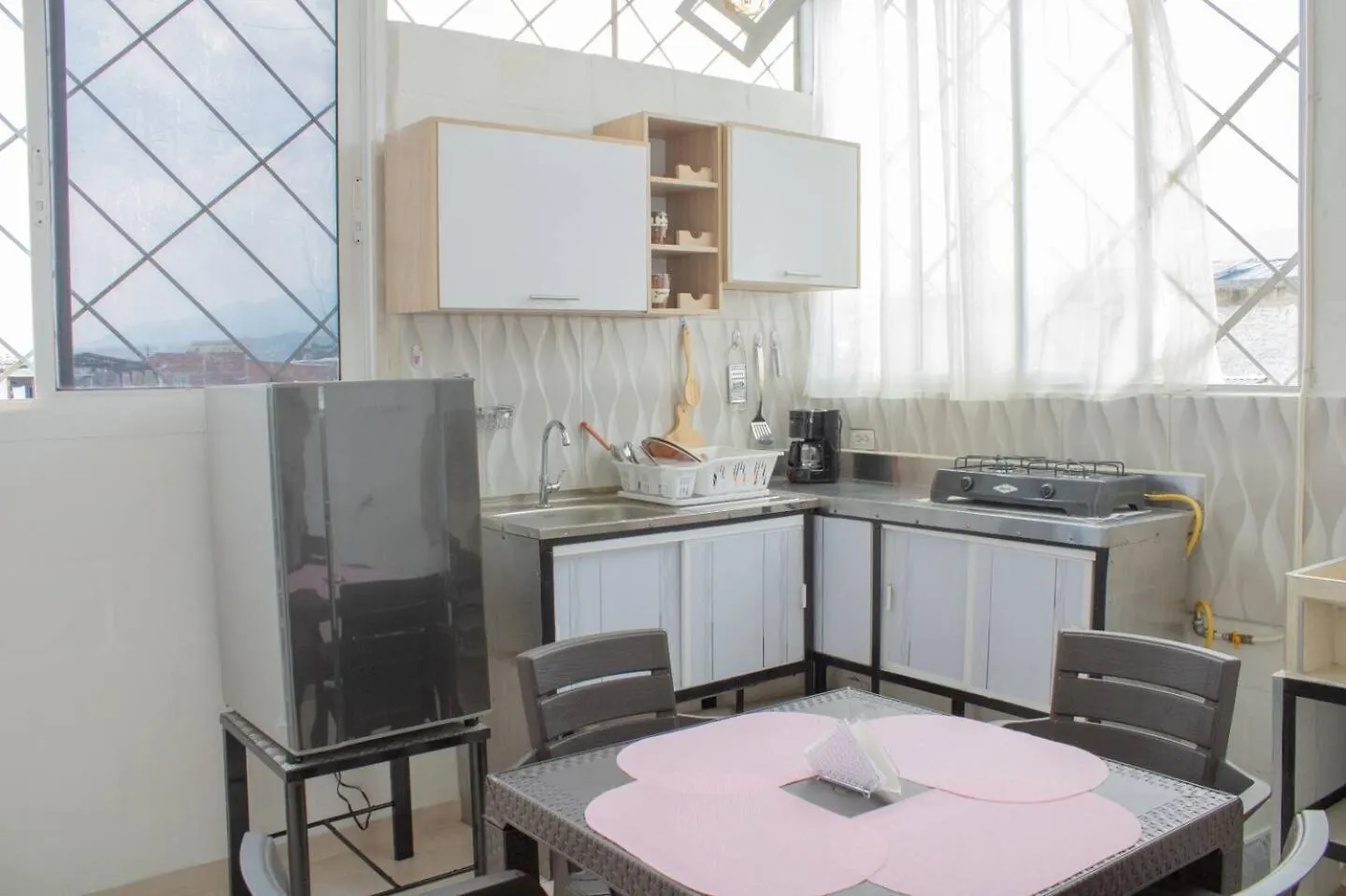 Apartamento Con Buena Ubicacion Para Familia Grande Cali 0*,